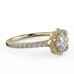Pierścionek zaręczynowy z żółtego złota z diamentami o masie 0,76 ct - widok z boku pod kątem