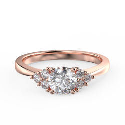 Pierścionek zaręczynowy Królowej Anny z różowego złota z diamentami o masie 0,62 ct - widok od góry