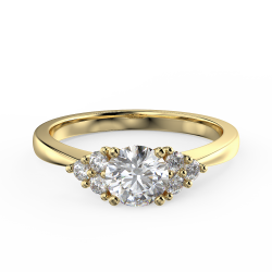 Pierścionek zaręczynowy Królowej Anny z żółtego złota z diamentami o masie 0,62 ct - widok z góry