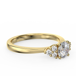 Pierścionek zaręczynowy Królowej Anny z żółtego złota z diamentami o masie 0,62 ct - widok ogólny