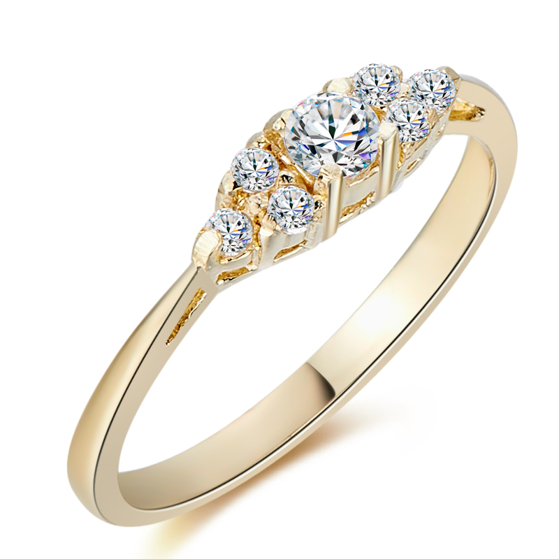Złoty pierścionek zaręczynowy z diamentami 0,22ct - widok z góry