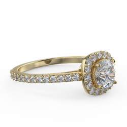 Pierścionek z diamentami o masie 0,83 ct w żółtym złocie w stylu halo - widok pod kątem na płasko